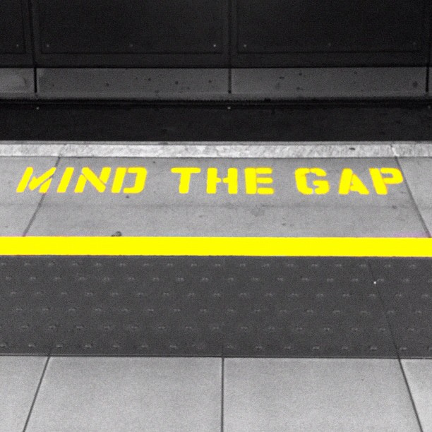 Mind the gap sign